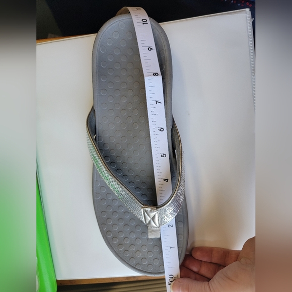 VIONIC Women's Tide Silver Sequins Sandal - Picture 10 of 11